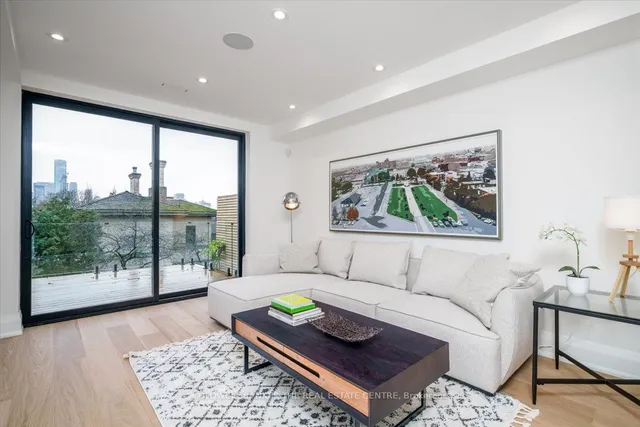 Additional image 19 of 37 Woodlawn Ave