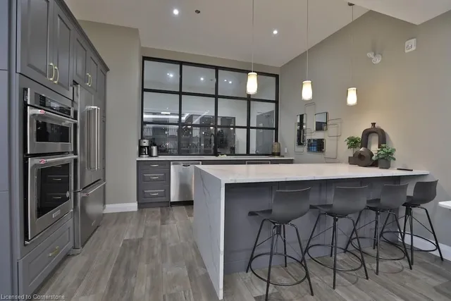 Additional image 33 of 1 Redfern Ave Unit 118