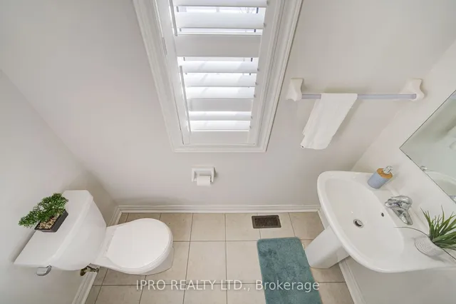 Additional image 20 of 566 Bessborough Dr