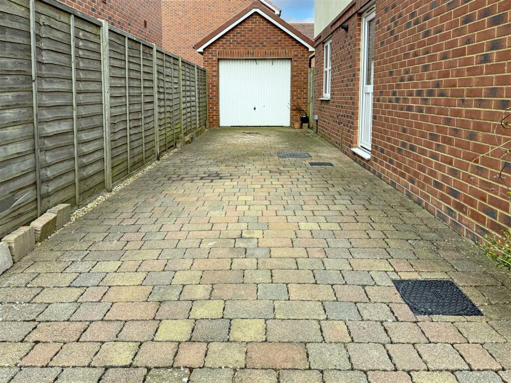Additional image 5 of Hinchliff Drive, Wick, Littlehampton