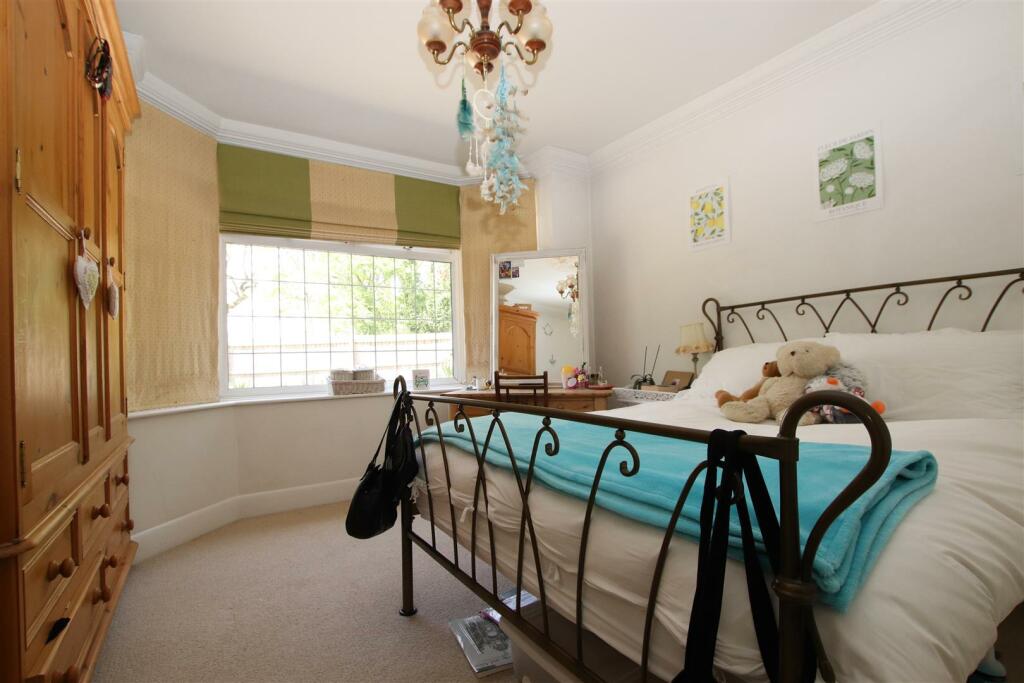 Additional image 24 of Stapehill Road, Wimborne