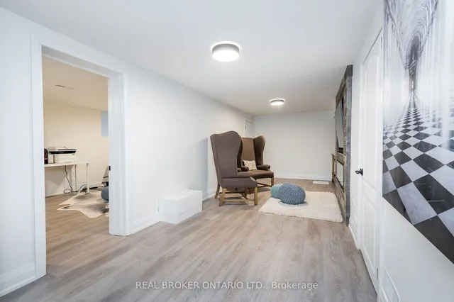 Additional image 27 of 905 & 907 Glencairn Ave