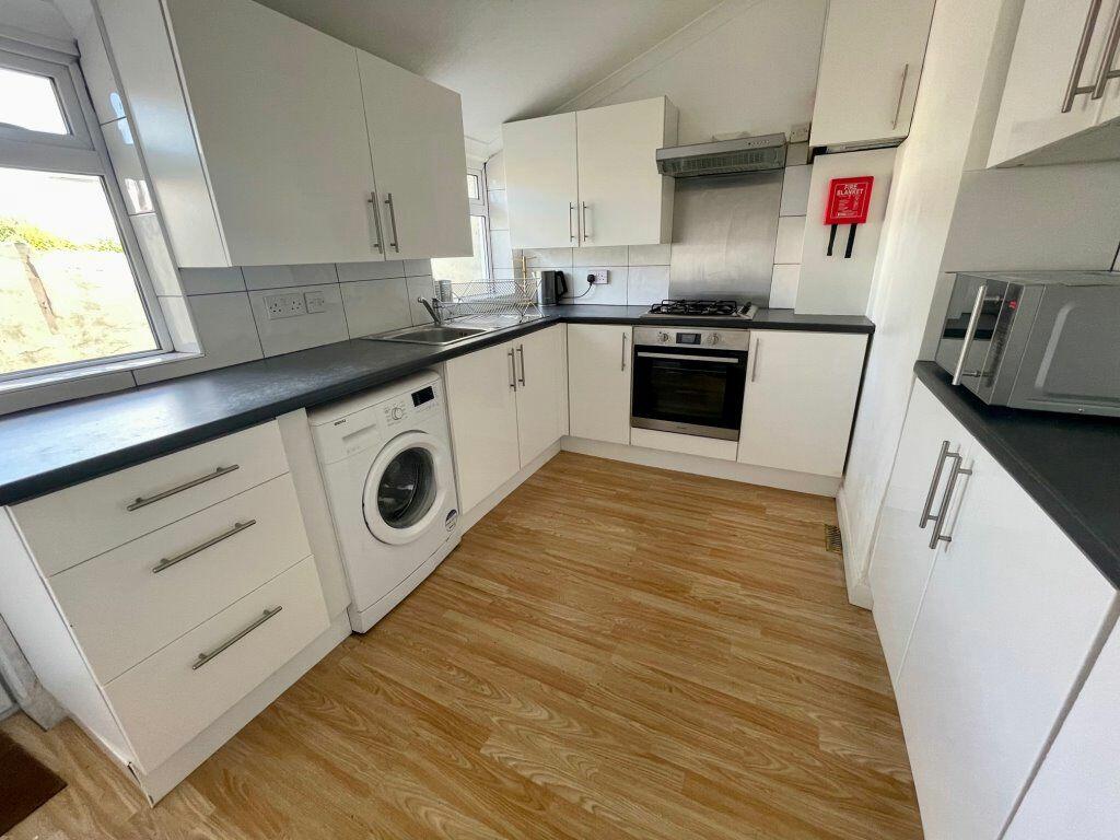 Additional image 14 of STUDENT FIVE DOUBLE BEDROOMS, CHARMINSTER (P05838)