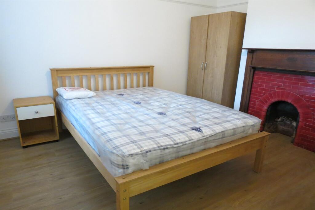 Additional image 7 of 6 bedroom Detached House in Charminster