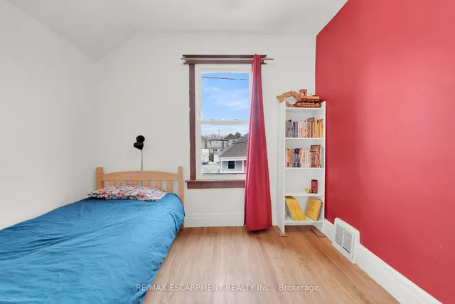 Additional image 29 of 33 Mayflower Ave