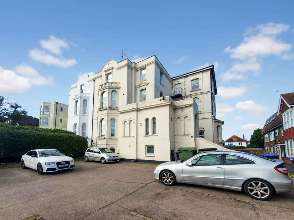 Broadwater Road, Worthing, BN14