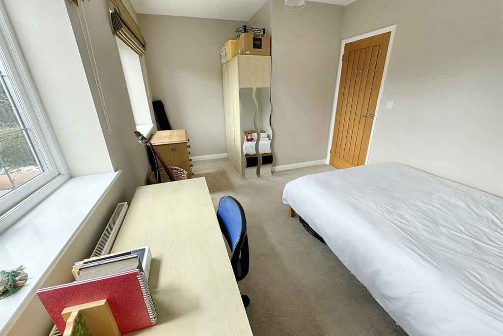 Additional image 13 of Horton