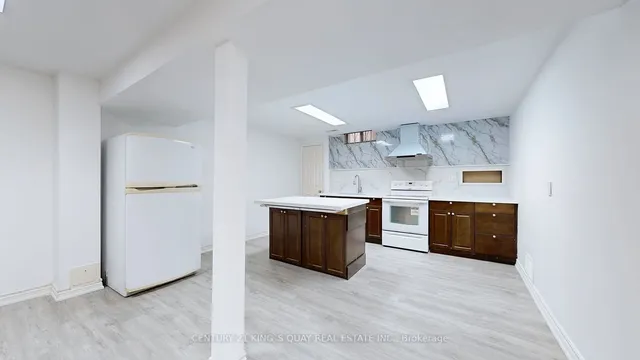 Additional image 29 of 77 Roxanne Cres