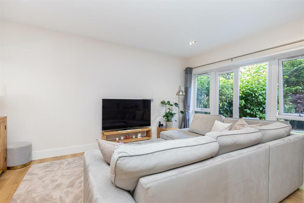 Additional image 8 of Town House in Trafalgar Mews, Nelson Road.