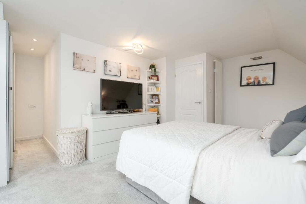 Additional image 18 of Spacious 5 Bed House with 2 Bathrooms On The Sought-After Heathfield Drive, Bolton