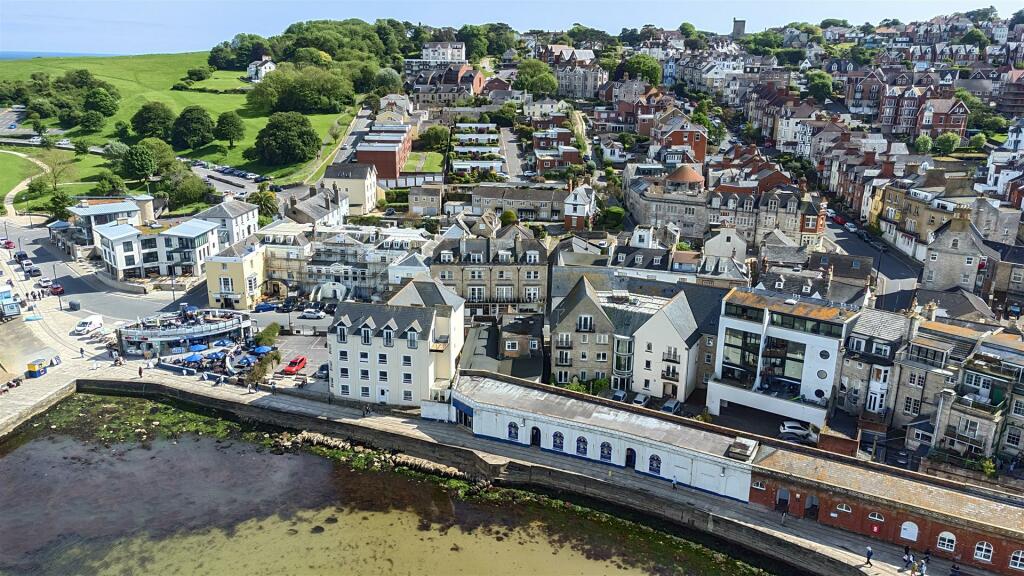 Additional image 30 of Flat and Shop, High Street