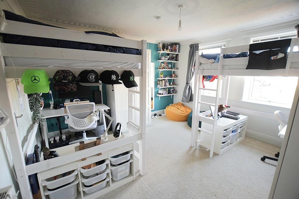 Additional image 7 of Barton Court Avenue, Barton On Sea, New Milton, Hampshire. BH25 7EP