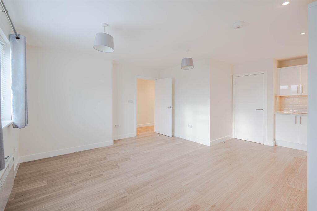 Additional image 4 of 397-403 Lymington Road, Highcliffe, Christchurch