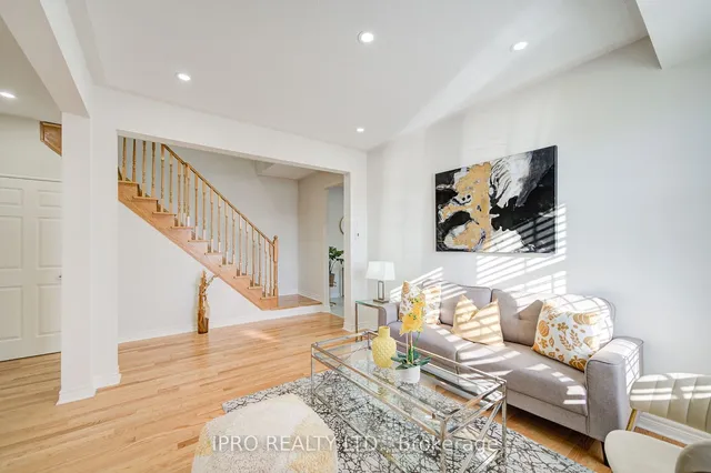 Additional image 8 of 566 Bessborough Dr