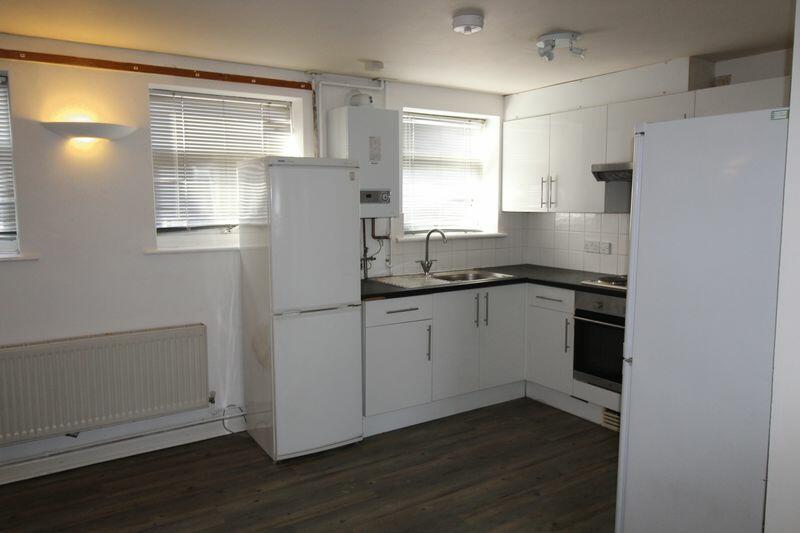Additional image 2 of AVAILABLE SEPTEMBER 2025 - 4 double Bedroom Student Flat -Winton