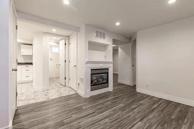 Additional image 35 of 2 Bond St