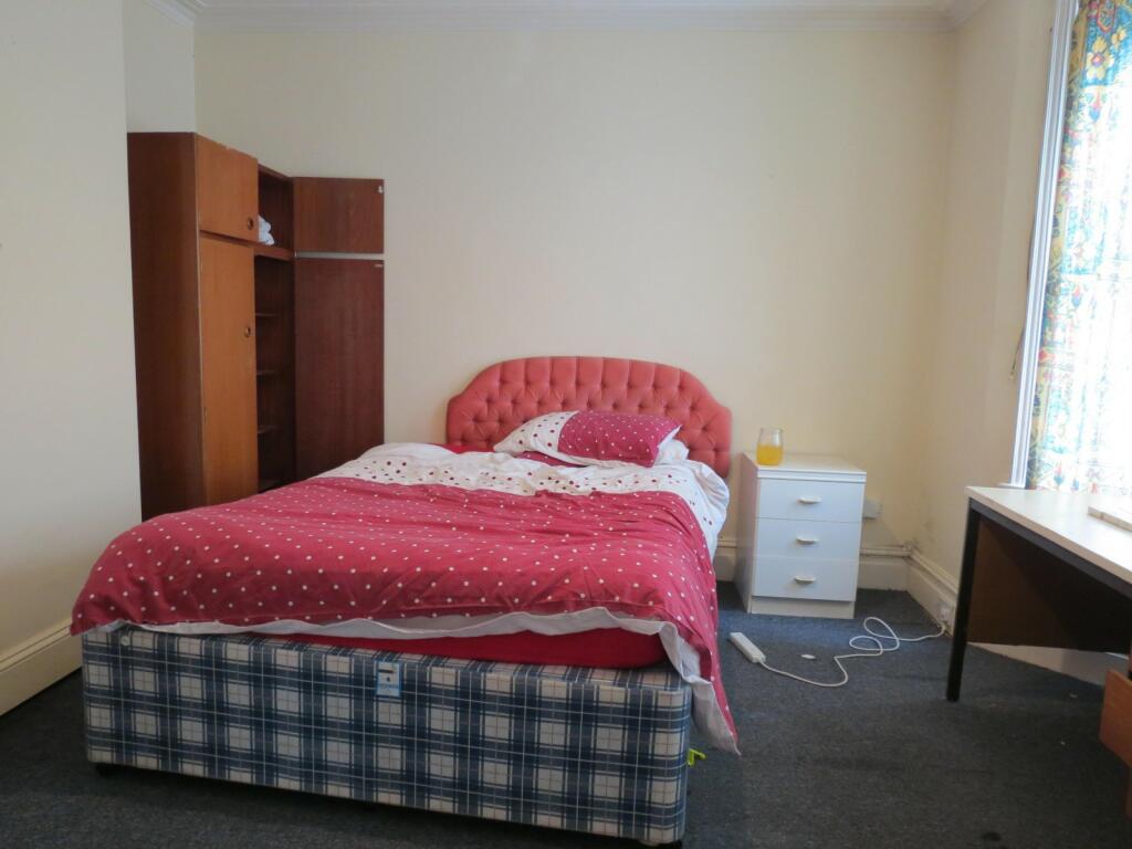 Additional image 3 of 4 bedroom Semi Detached House in Charminster