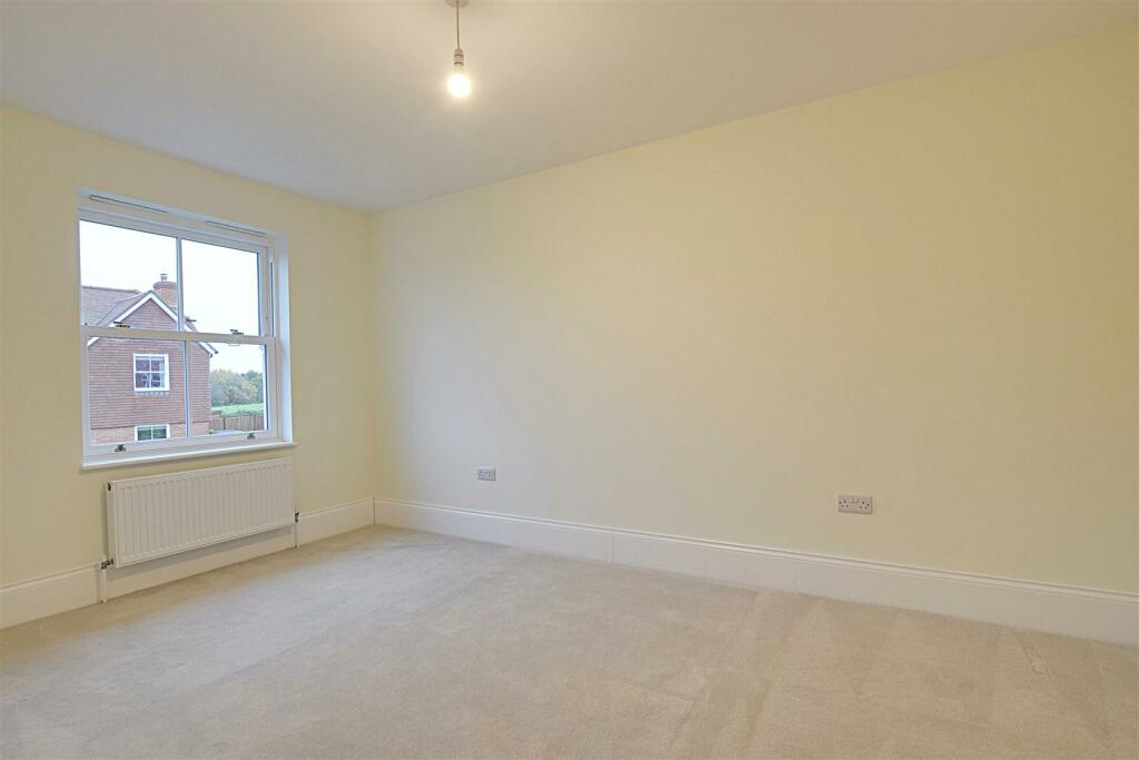 Additional image 10 of Horseshoe Place, Windmill Hill