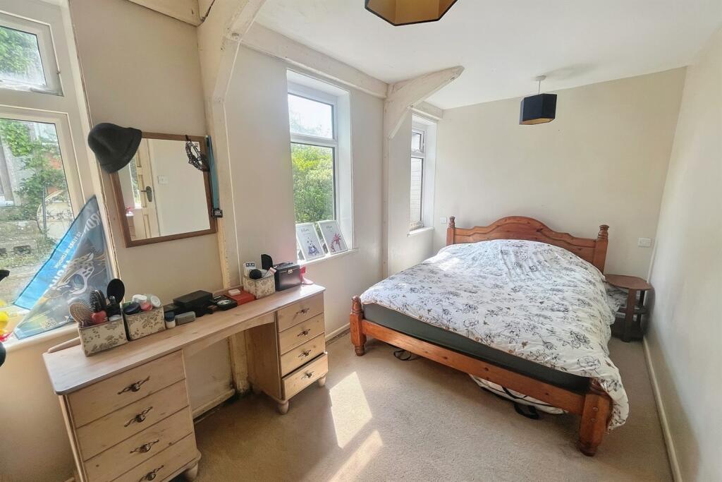 Additional image 11 of Knitson