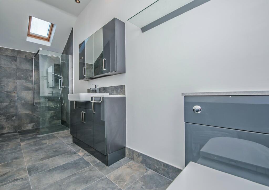 Additional image 11 of Halifax Road, Cleckheaton, BD19
