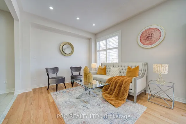 Additional image 14 of 566 Bessborough Dr