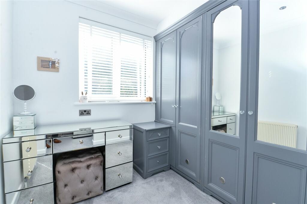 Additional image 12 of Chestnut Avenue, Barton on Sea, New Milton, Hampshire, BH25