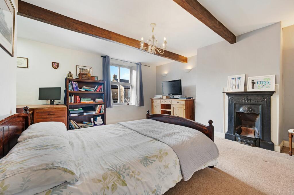 Additional image 11 of Bradshaw Road, Bolton BL2 3EW - Spacious 4-Bed Townhouse with En Suites & Dressing Rooms