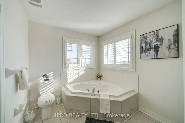 Additional image 27 of 566 Bessborough Dr