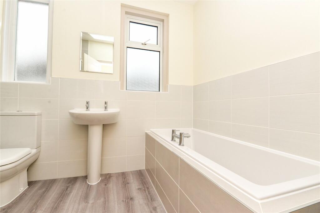 Additional image 9 of York Avenue, New Milton, Hampshire, BH25