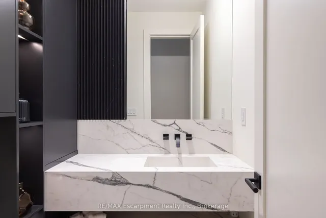 Additional image 23 of 2110 Blyth Cres