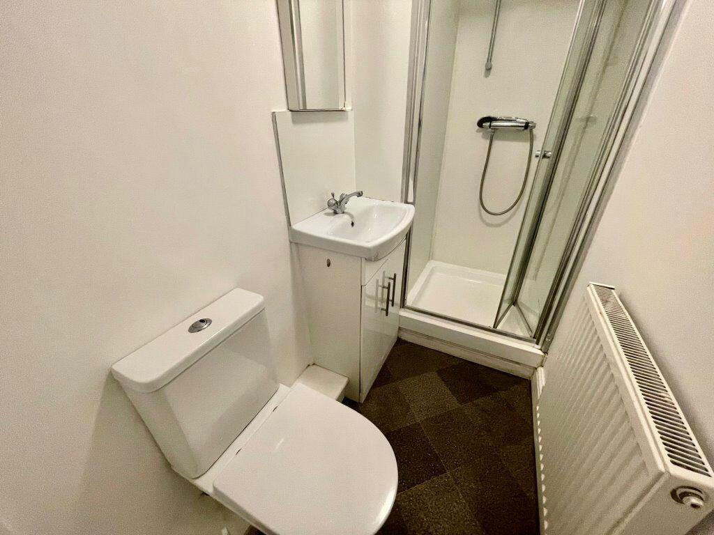 Additional image 5 of FIVE DOUBLE BEDROOM STUDENT FLAT, WINTON (P06539)