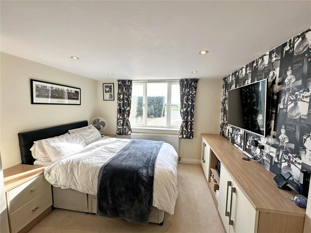 Additional image 9 of Marine Drive West, Barton on Sea, New Milton, Hampshire, BH25