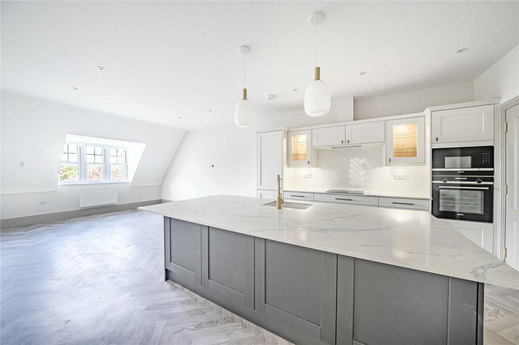 Additional image 5 of 13 Bordeaux, 20 Chewton Farm Road, HIghcliffe, Dorset, BH23