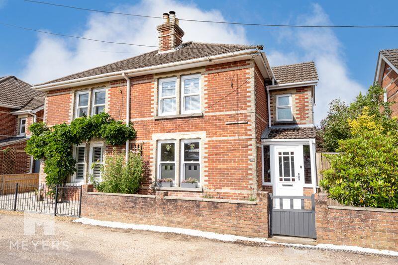 Woodstock Lane, Ringwood, BH24