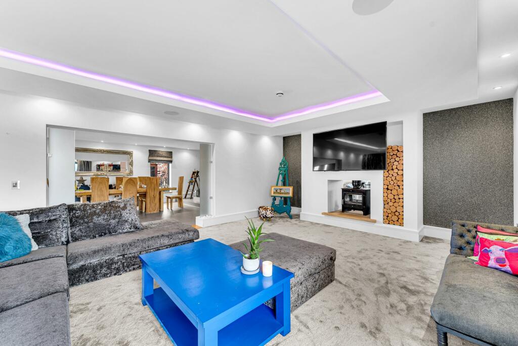 Additional image 11 of Experience luxury modern living at Oak Stables in Lostock. Built in 2015.