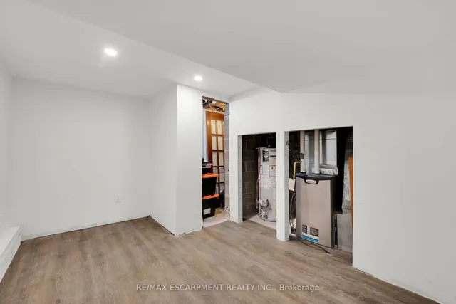 Additional image 38 of 33 Mayflower Ave