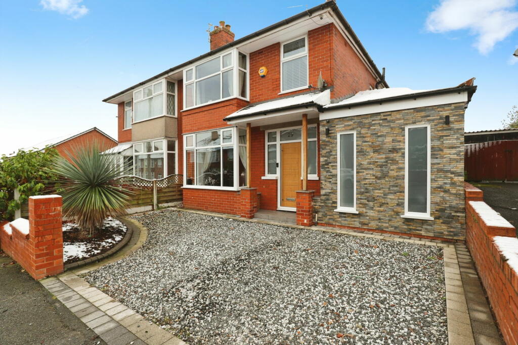 Greymont Road, Bury, BL9 6PN