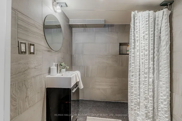 Additional image 16 of 398 Coxwell Ave