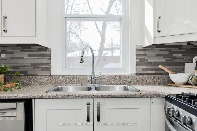 Additional image 10 of 328 Chisholm Ave