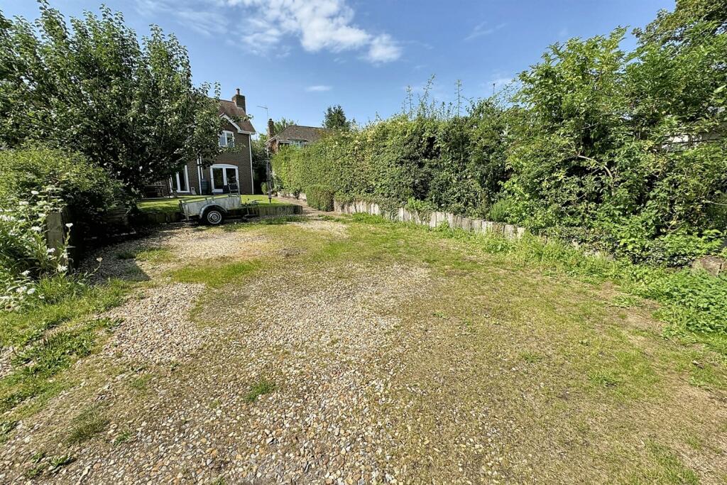 Additional image 18 of Horton