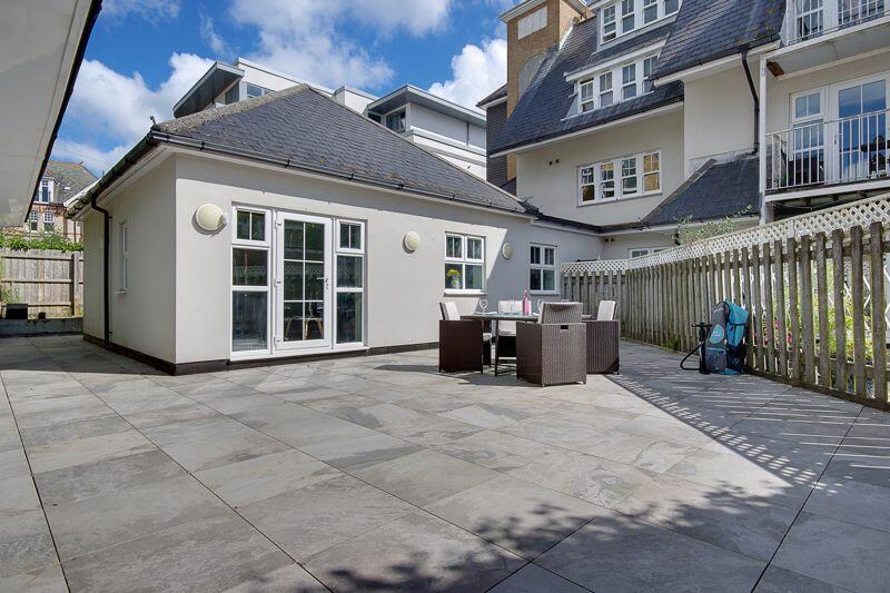 'The Cottage', nr. Beach, Alum Chine, Share of Freehold