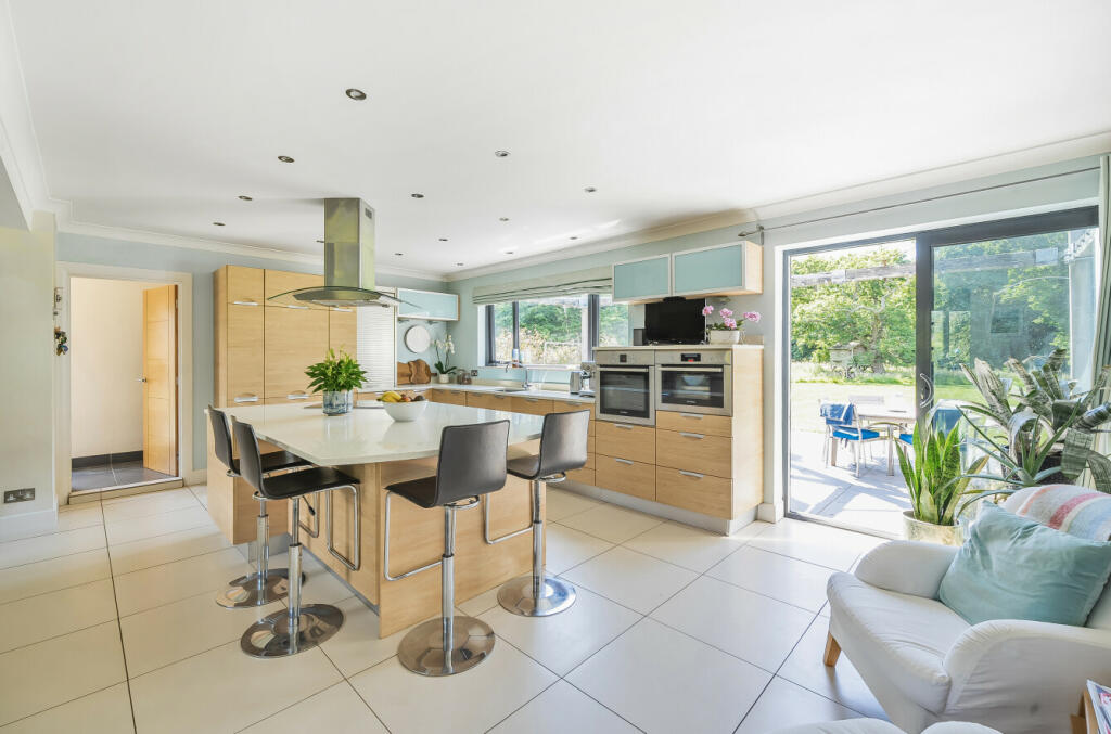 Additional image 4 of New Milton, Hampshire, BH25