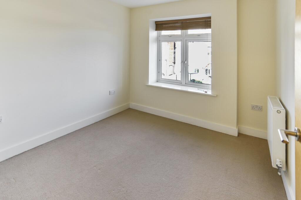 Additional image 8 of 411a Lymington Road, Highcliffe, Dorset. BH23 5EN