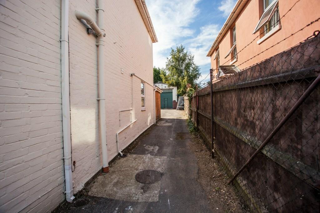 Additional image 10 of ALMA RD Winton Banks