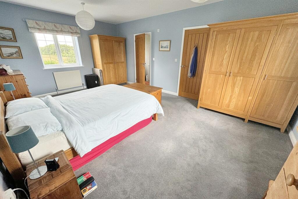 Additional image 11 of Horton