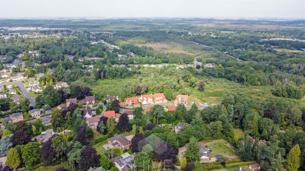 Additional image 29 of Badgers Walk, Ferndown