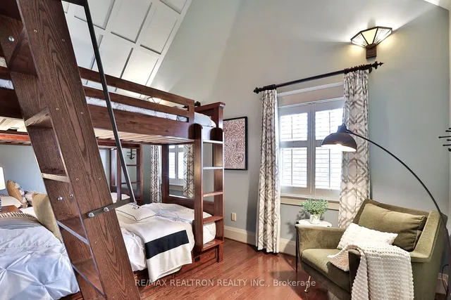 Additional image 16 of 351 Woburn Ave