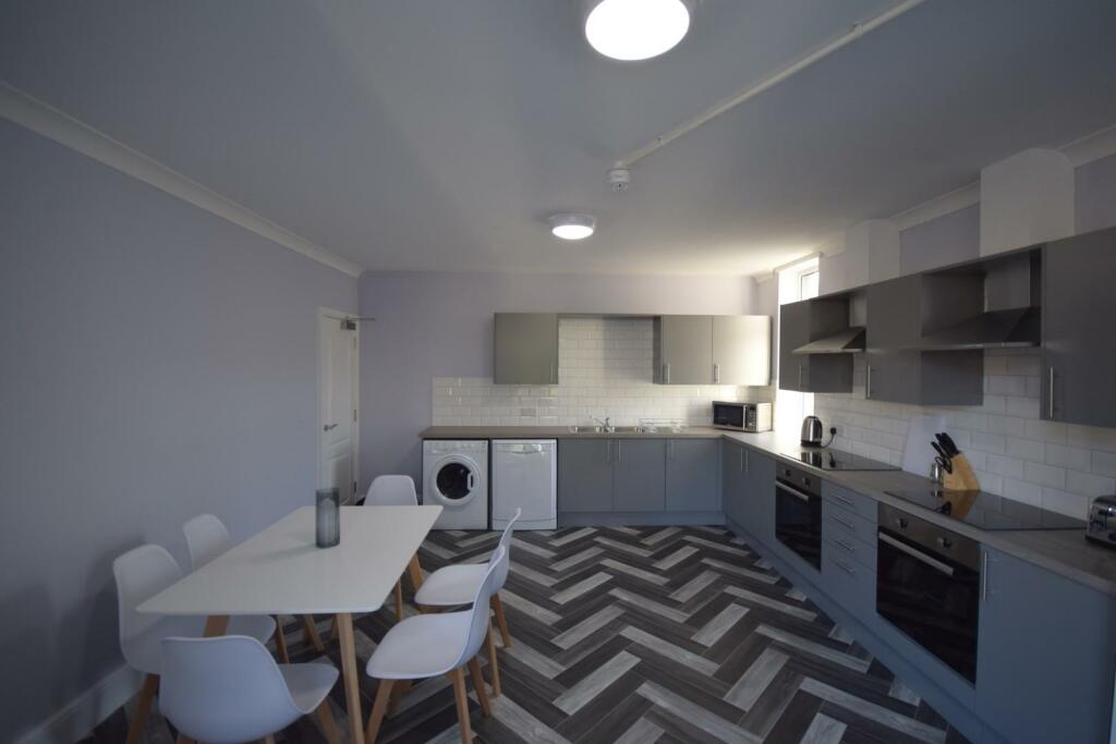 Additional image 2 of Room 7,  6 Bradford Road, Shipley, BD18 3NP