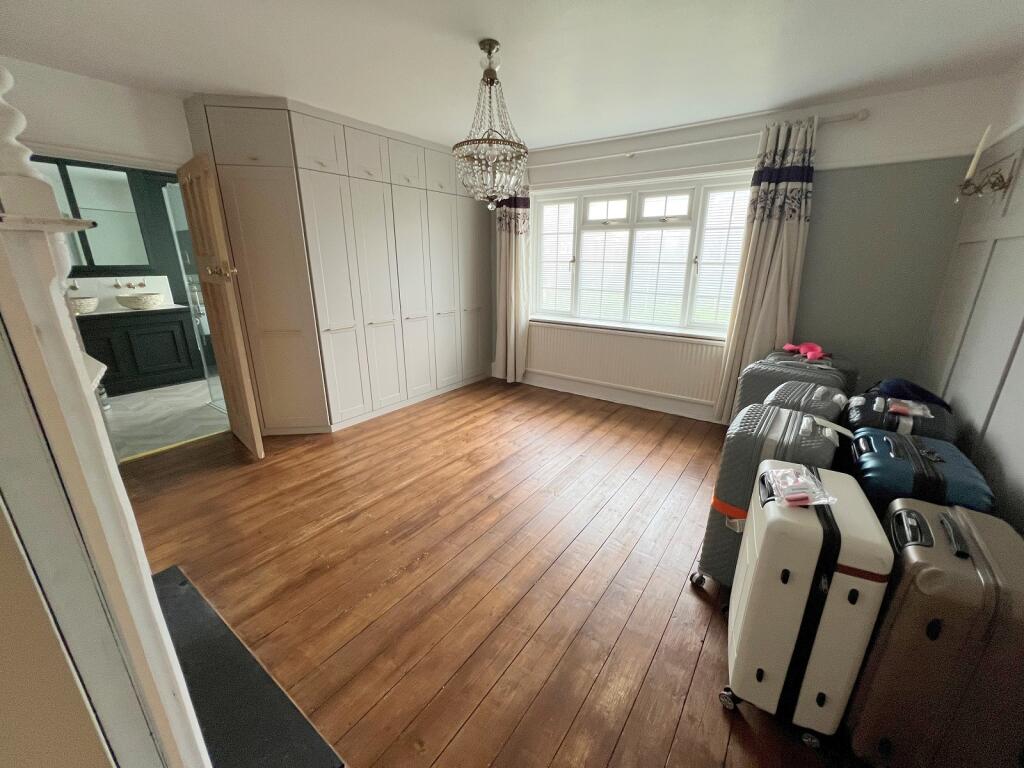 Additional image 10 of Barton Court Avenue, Barton On Sea, New Milton, Hampshire. BH25 7ES