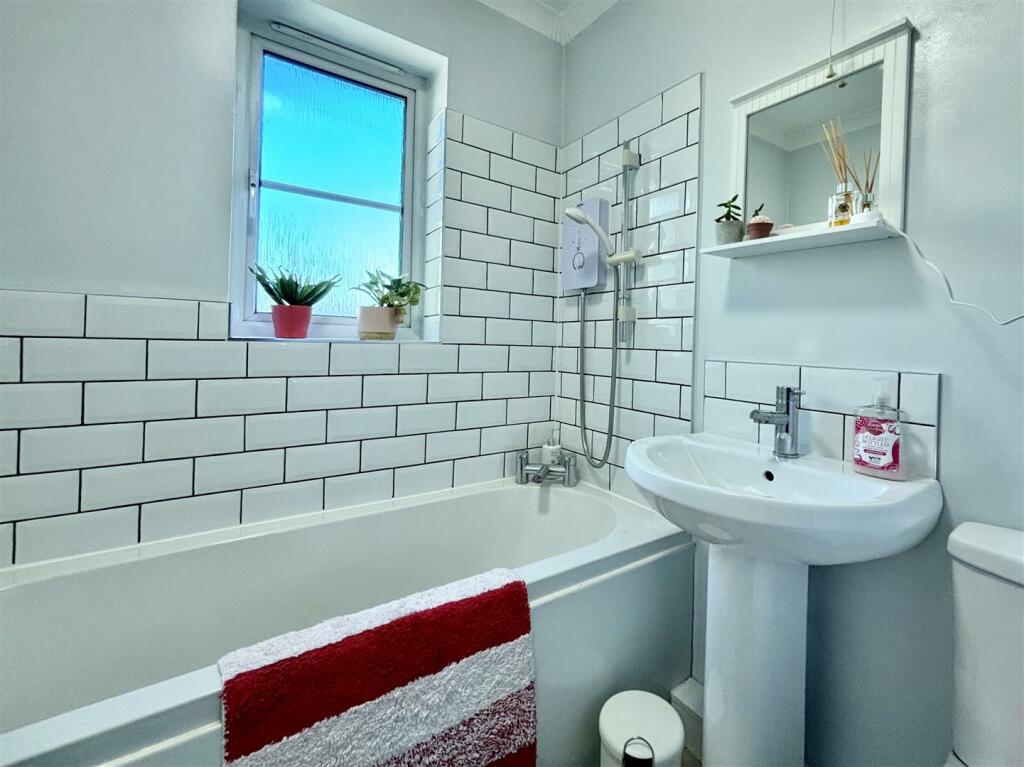 Additional image 16 of 10, Siskin Drive, Bradford, BD6 3YQ